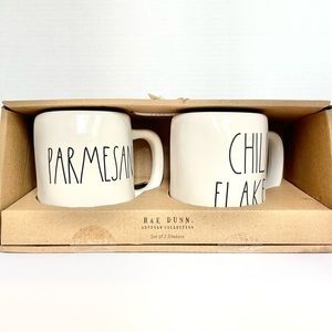 🍕🍕RAE DUNN "PIZZA" STAND W/ "CUT" PIZZA CUTTER AND SET OF 2 SHAKERS